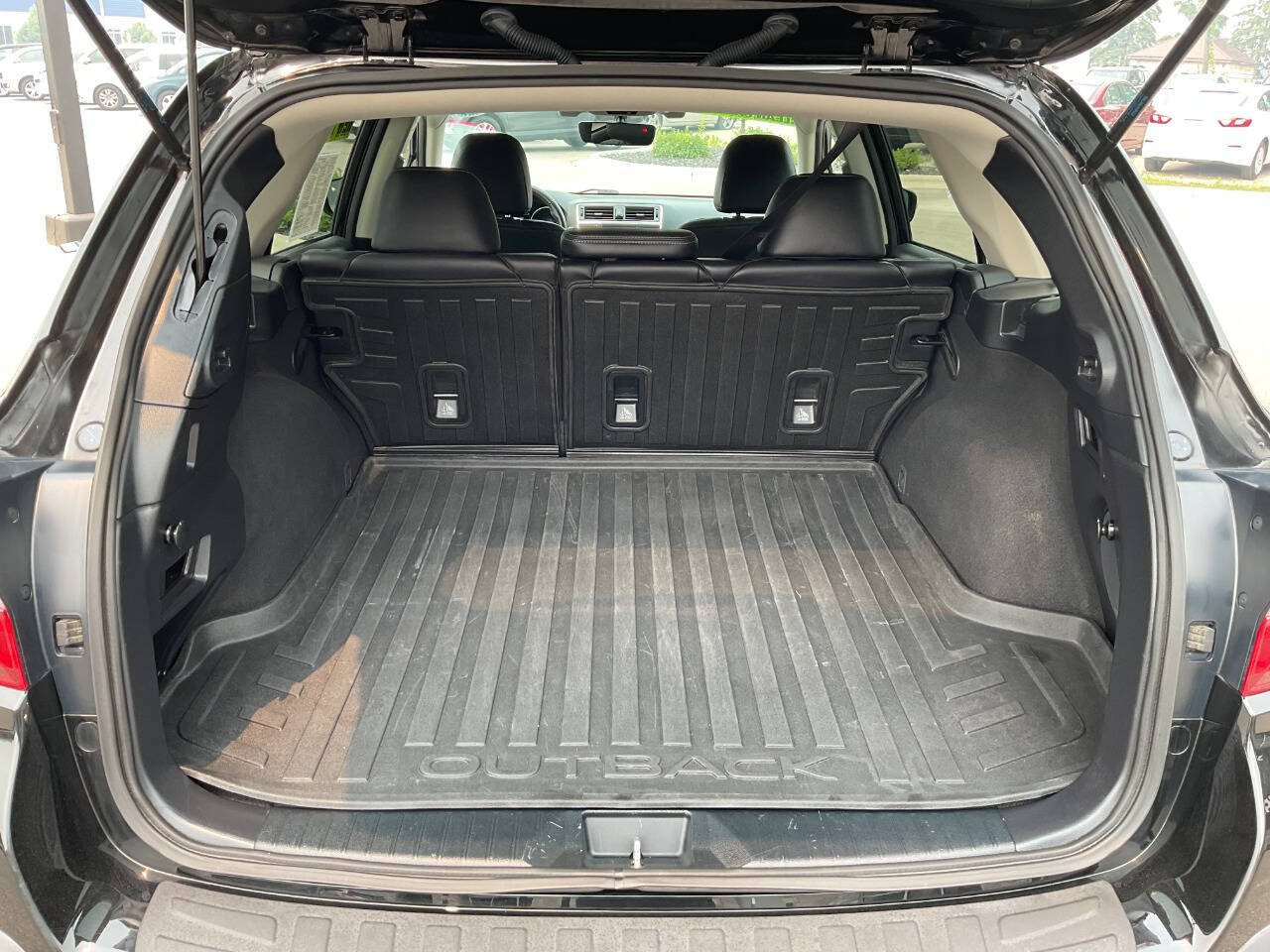 Used 2018 Subaru Outback 3.6R Limited AWD/4WD image 36