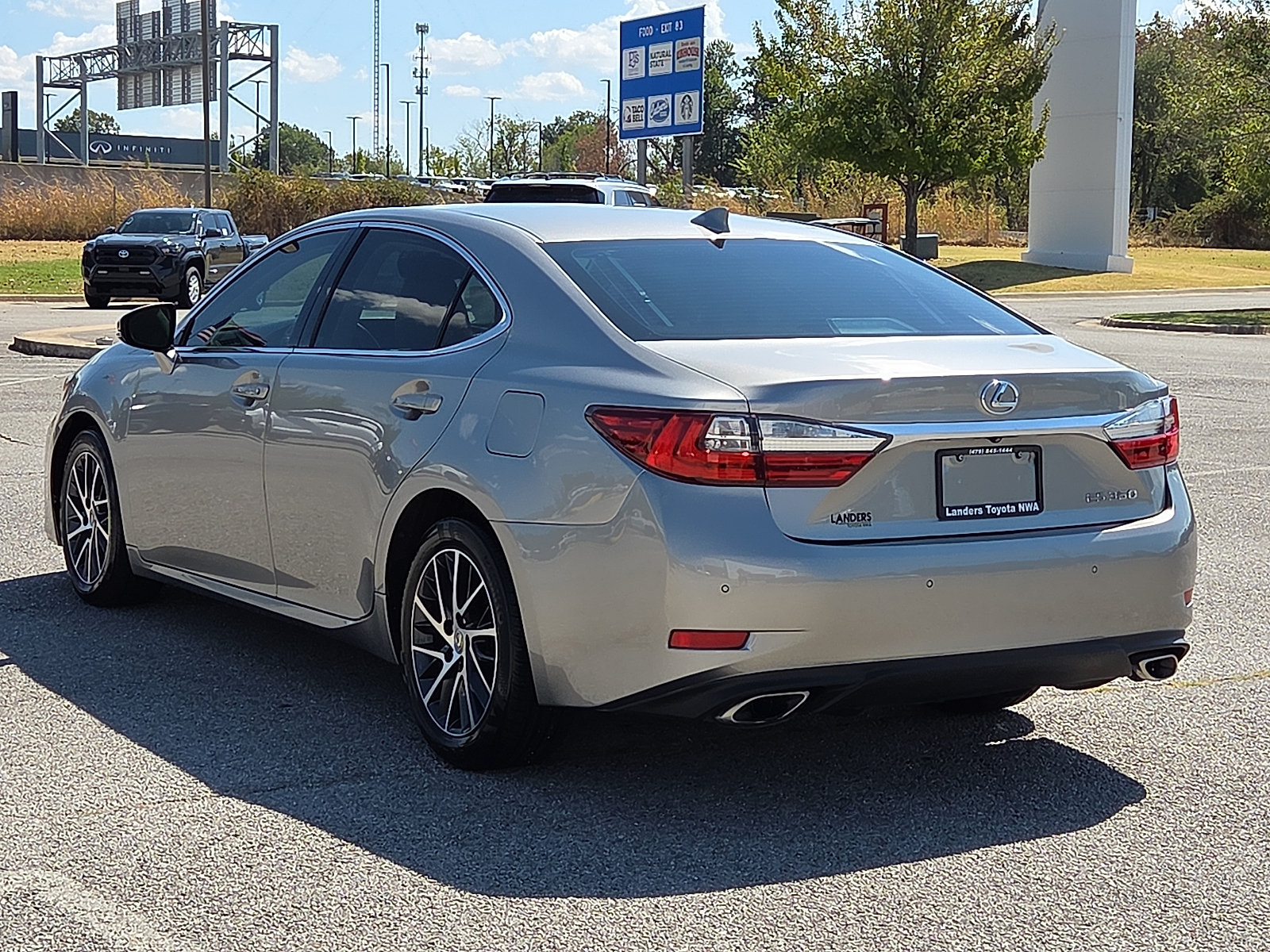 Used 2016 Lexus ES 350 w/ Luxury Package w/Wood Trim FWD image 4
