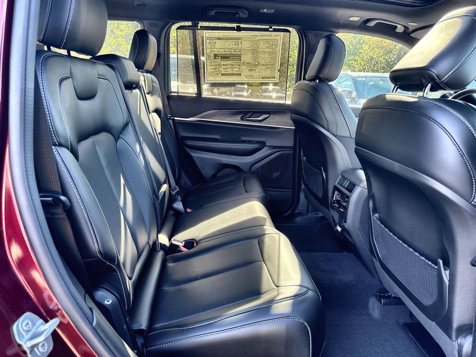 New 2025 Jeep Grand Cherokee Limited w/ Luxury Tech Group II image 25