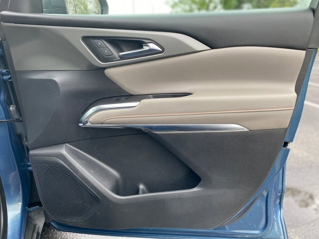 Used 2024 Chevrolet Traverse LT w/ LPO, Floor Liner Package FWD image 9