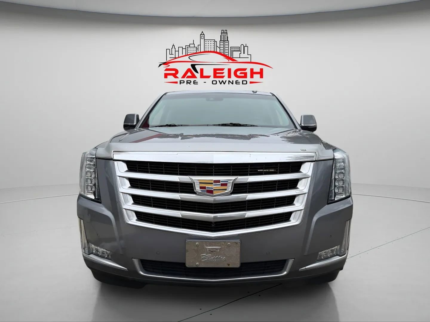 Used 2018 Cadillac Escalade Luxury image 3