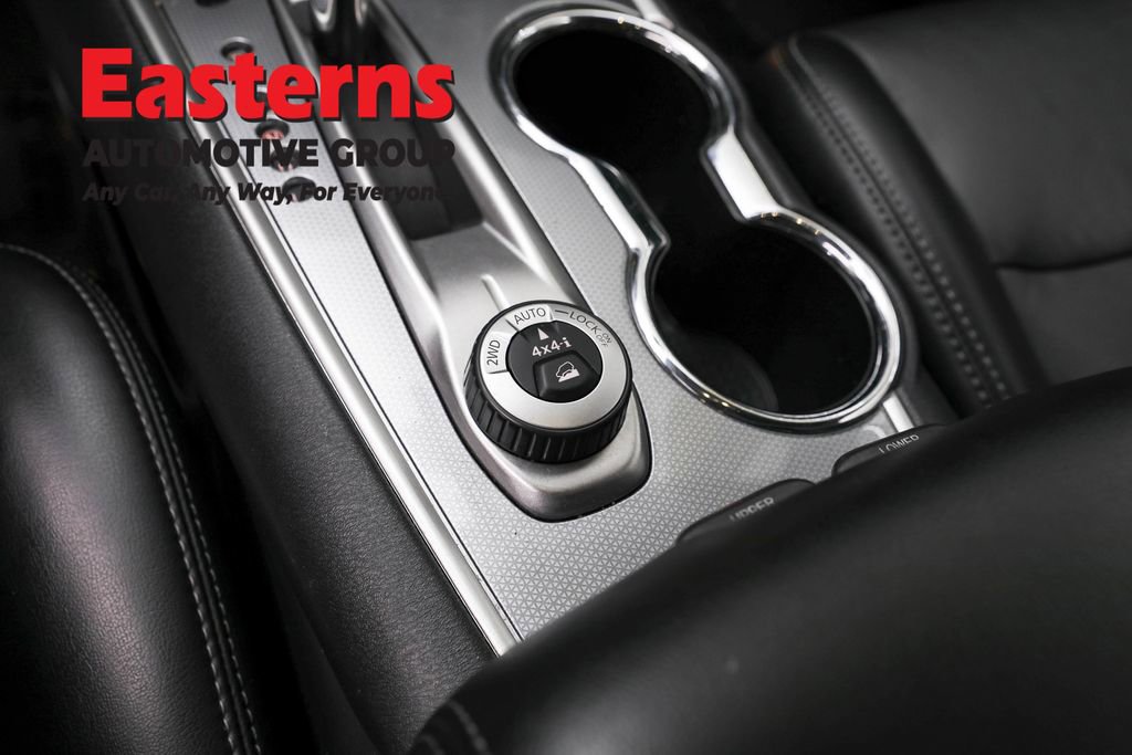 Used 2020 Nissan Pathfinder SL AWD/4WD image 23