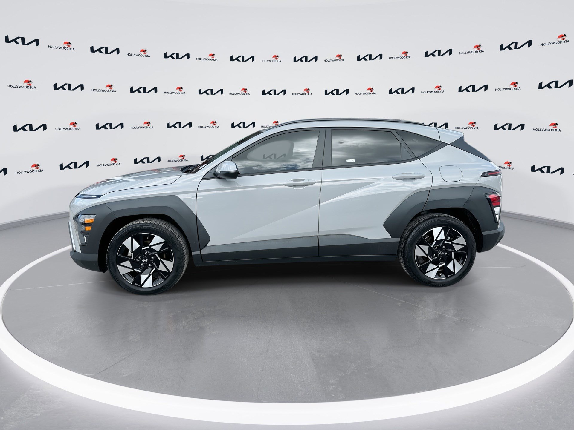 Used 2024 Hyundai Kona SEL w/ Convenience Package FWD image 5