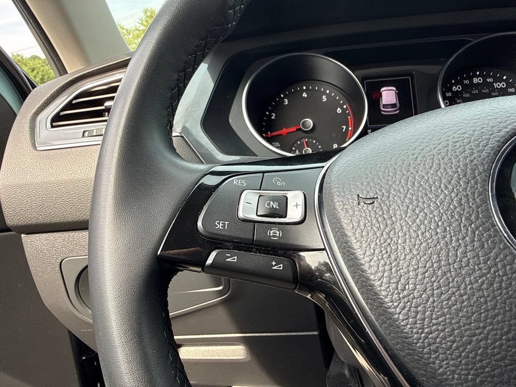 Used 2020 Volkswagen Tiguan SE FWD image 9