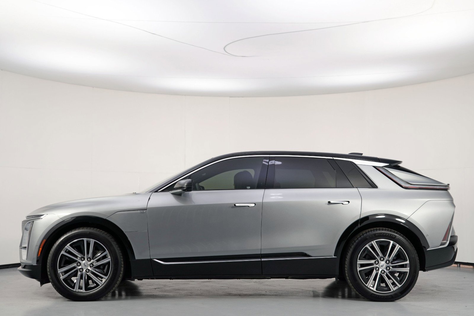 Used 2025 Cadillac Lyriq Luxury image 8