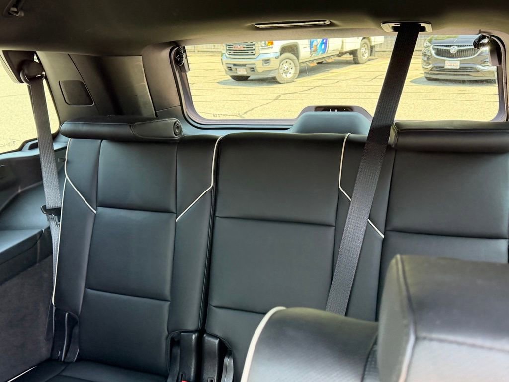 Used 2024 Cadillac Escalade Premium Luxury AWD/4WD image 9