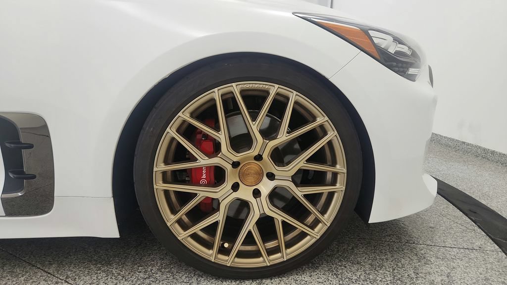 Used 2021 Kia Stinger GT1 image 31
