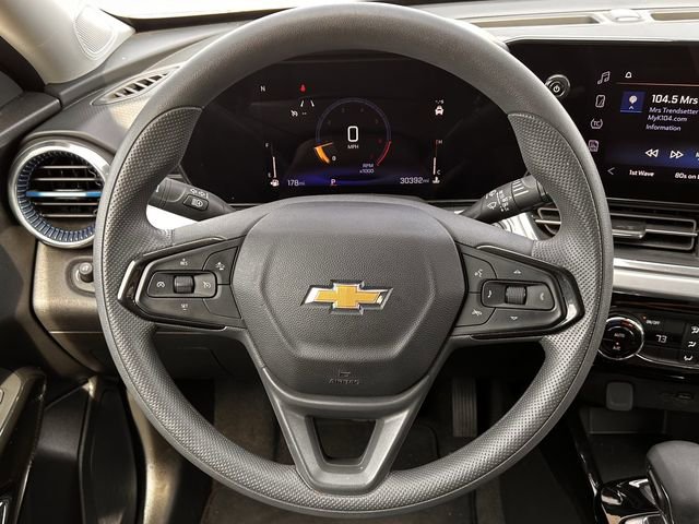 Used 2025 Chevrolet Trax LT image 14