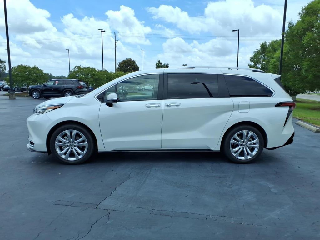 Used 2022 Toyota Sienna Platinum FWD image 6