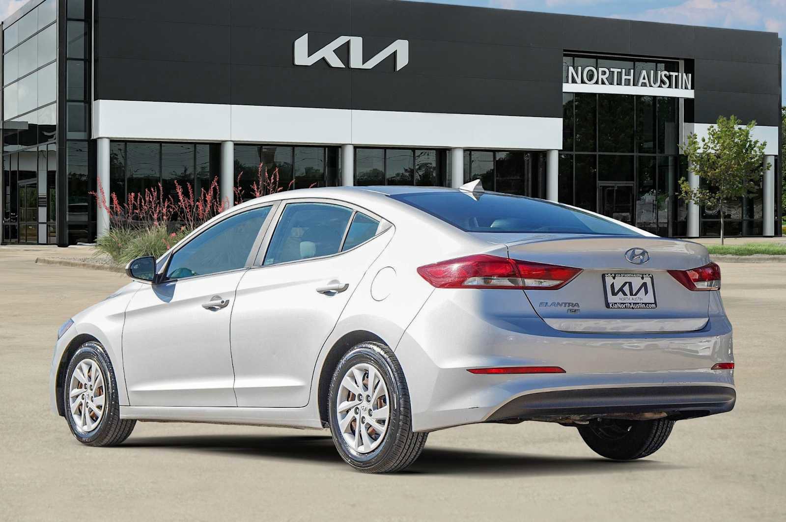 Used 2017 Hyundai Elantra SE image 5