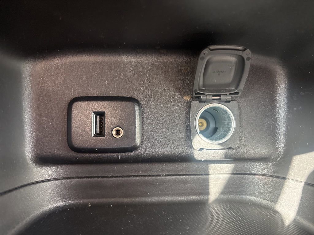 Used 2018 Chevrolet Equinox LT FWD image 21