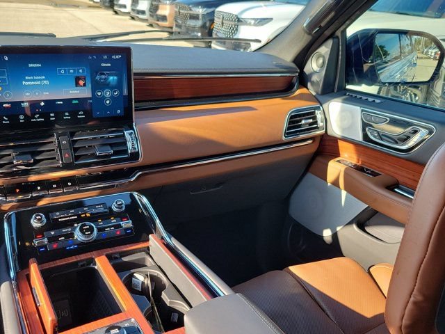 Certified 2023 Lincoln Navigator Reserve AWD/4WD image 22