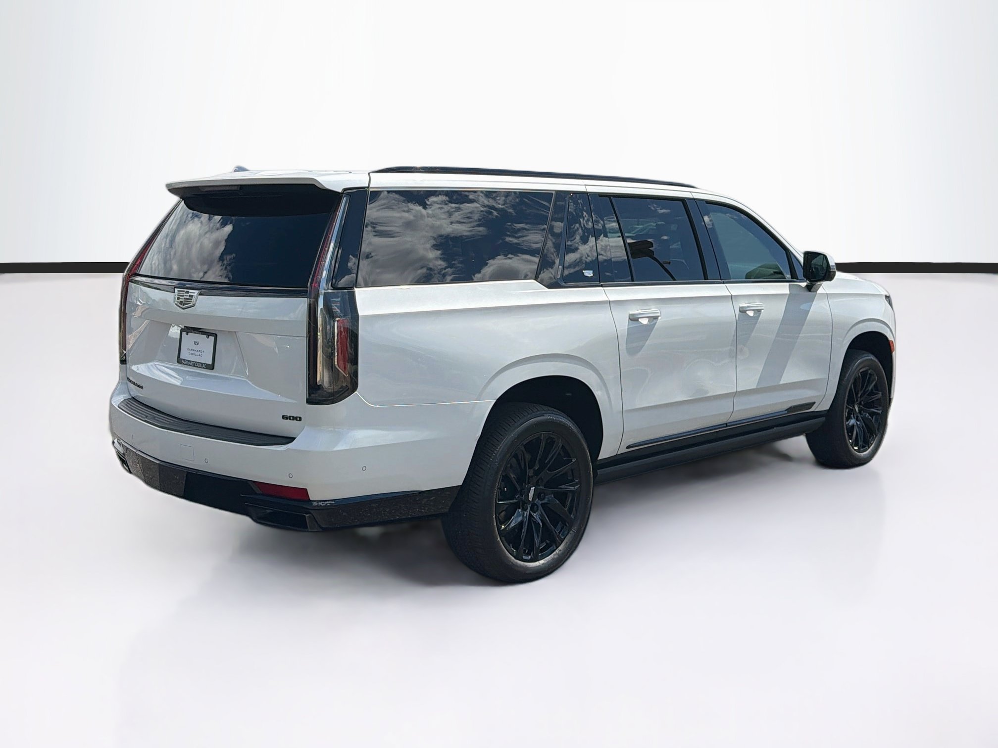 Used 2022 Cadillac Escalade ESV Sport Platinum w/ Heavy-Duty Trailer Package AWD/4WD image 5