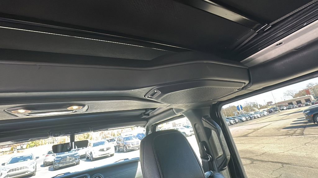 Used 2022 Jeep Wrangler Unlimited Sahara AWD/4WD image 19