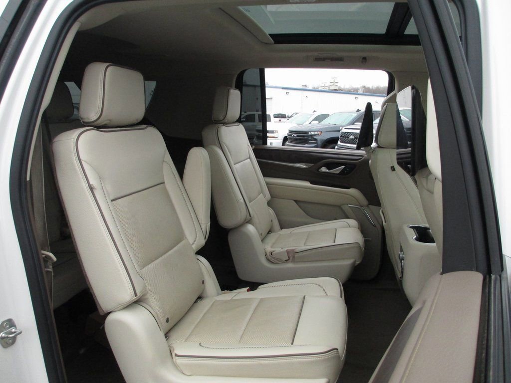 Used 2021 GMC Yukon XL Denali w/ Denali Premium Package image 25