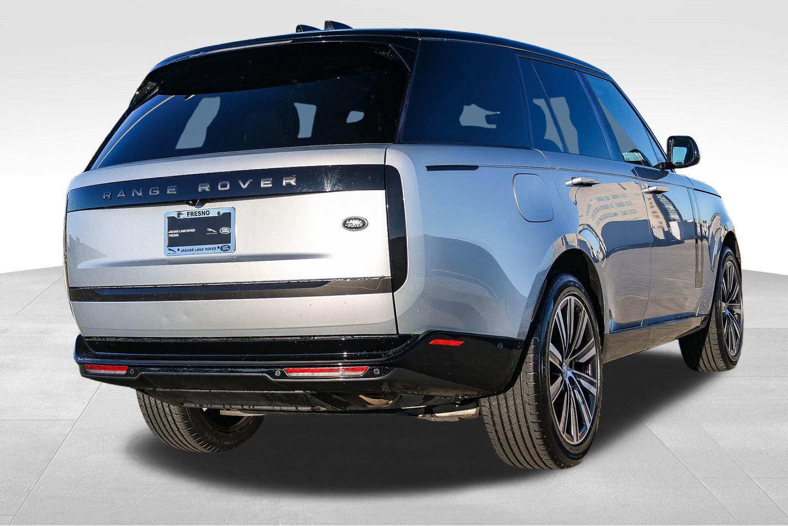 Certified 2023 Land Rover Range Rover SE image 4