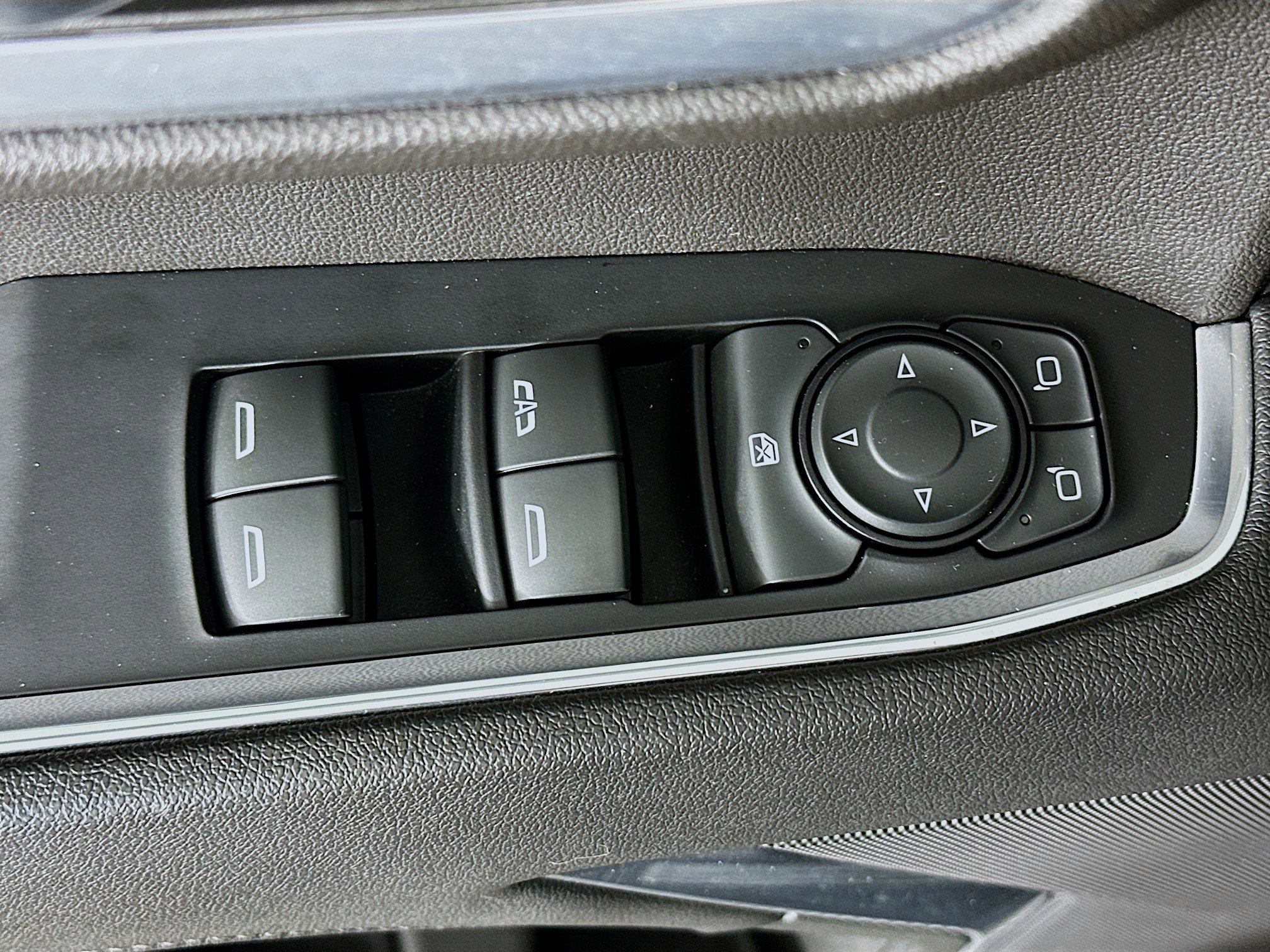 Used 2023 Chevrolet Silverado 1500 LT AWD/4WD image 15