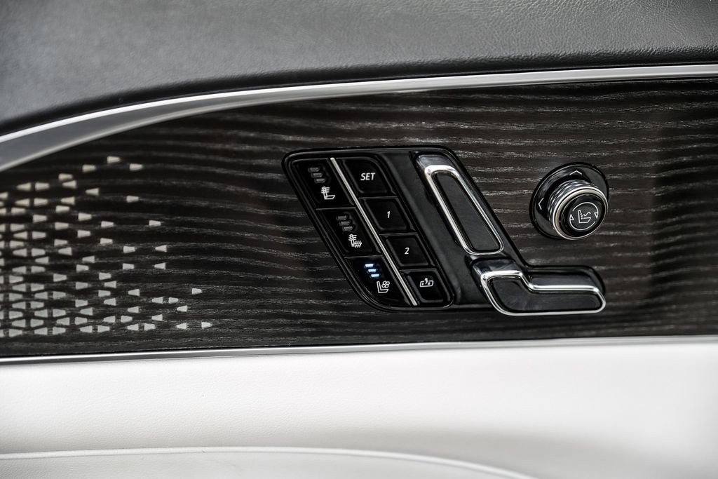 Used 2023 Cadillac Lyriq AWD image 45