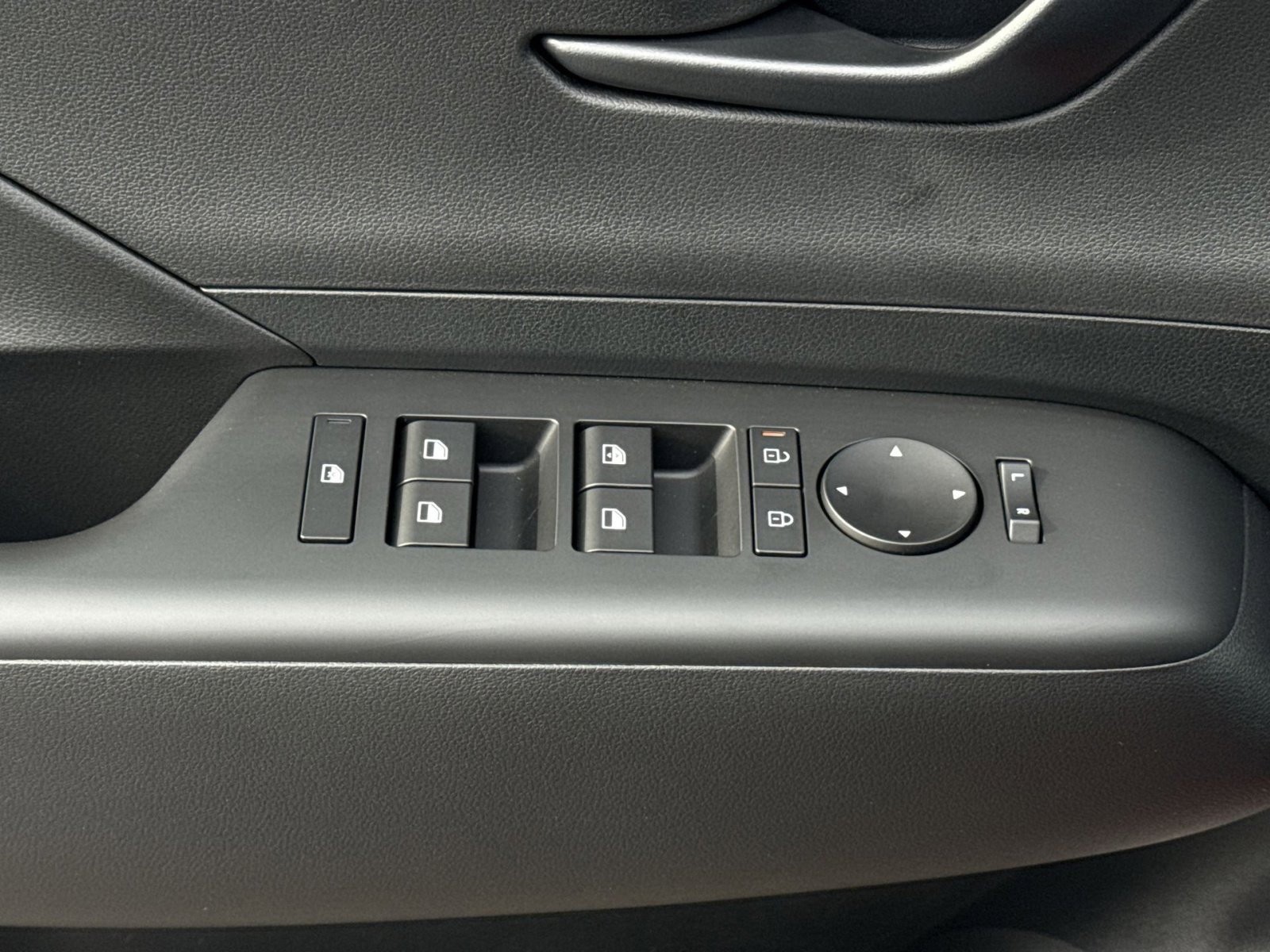 New 2026 Hyundai Kona SE image 15