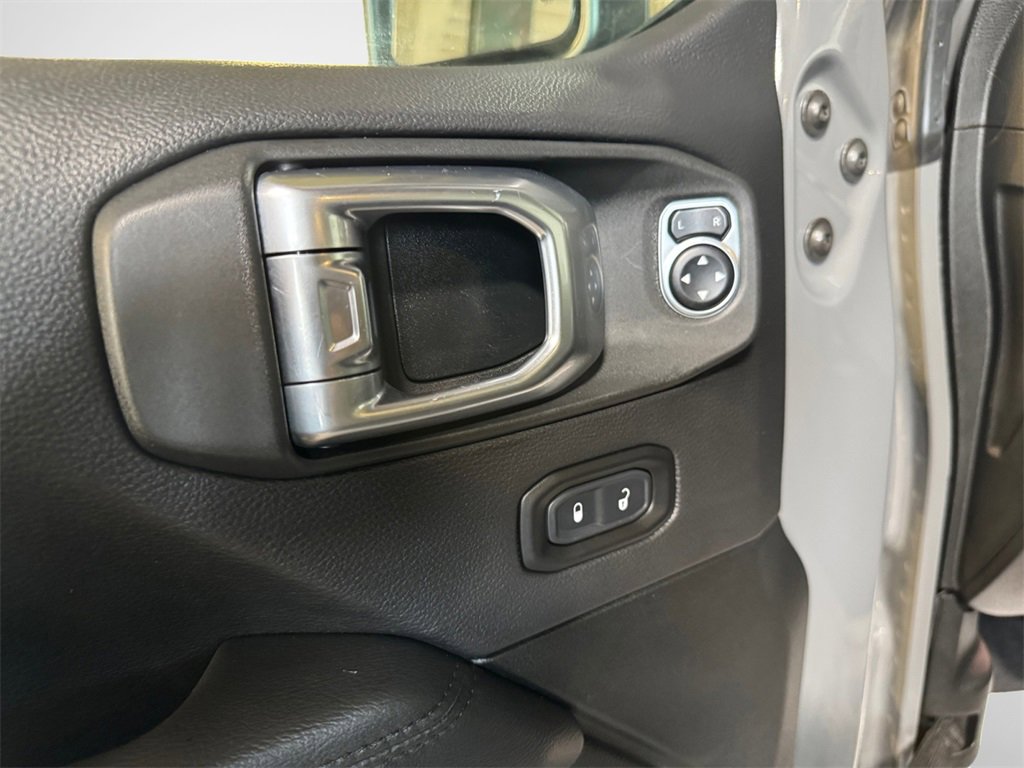 Used 2020 Jeep Wrangler Unlimited Sahara image 14