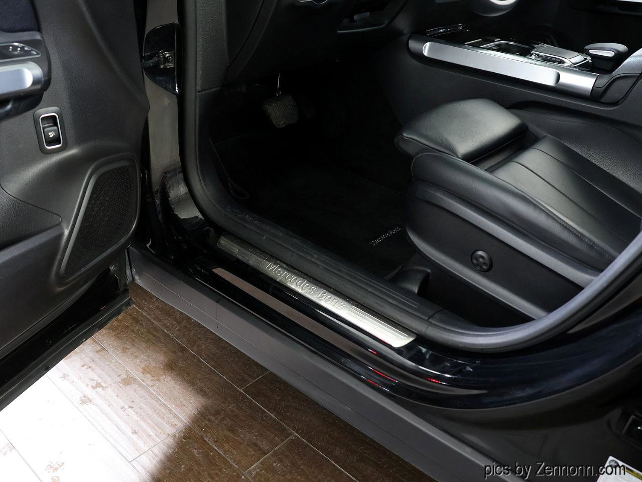 Used 2020 Mercedes-Benz GLB 250 4MATIC w/ Premium Package image 26