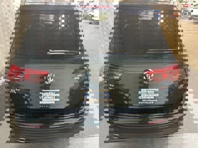 Used 2019 Volkswagen Tiguan SE w/ Panoramic Sunroof Package image 4