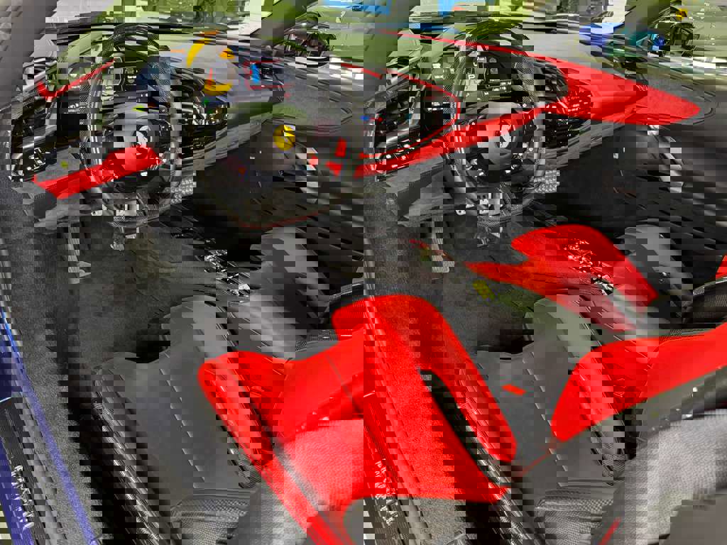 Used 2023 Ferrari SF90 Spider image 17