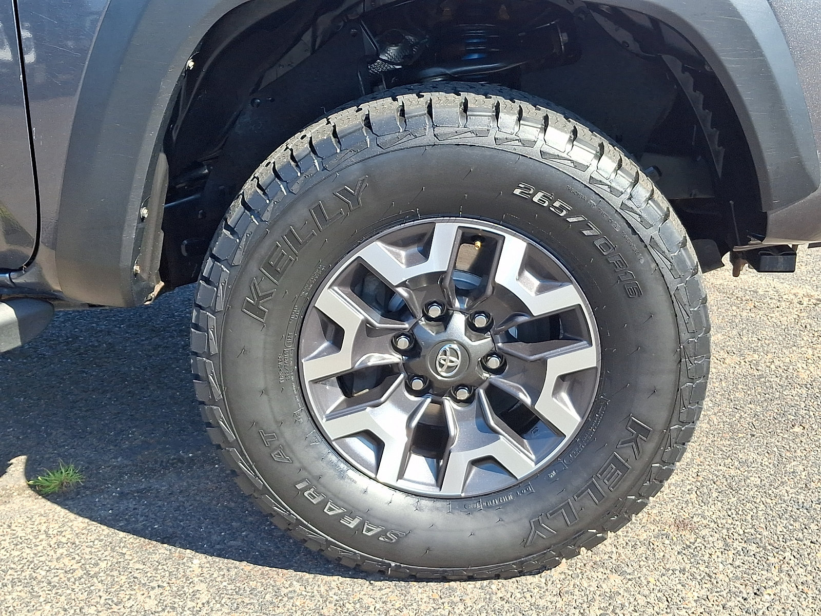 Used 2022 Toyota Tacoma TRD Off-Road AWD/4WD image 9