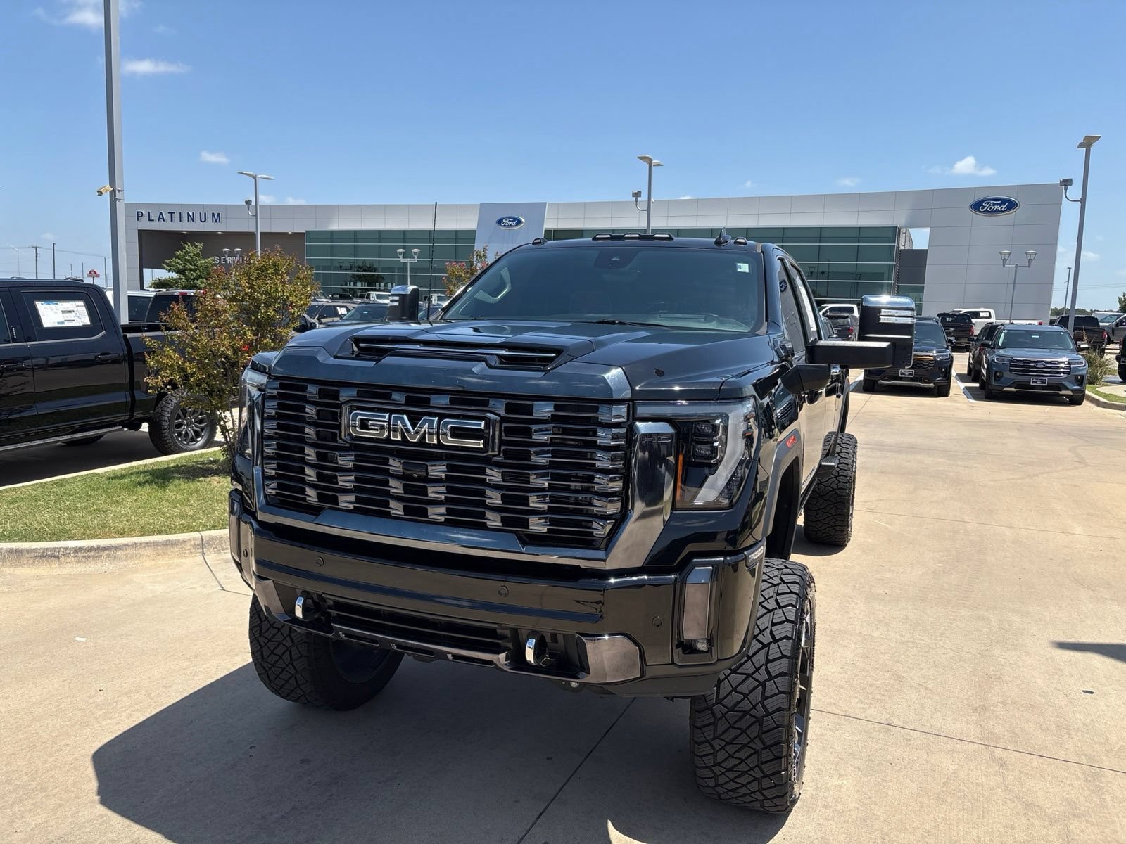 Used 2024 GMC Sierra 2500 Denali Ultimate AWD/4WD image 1