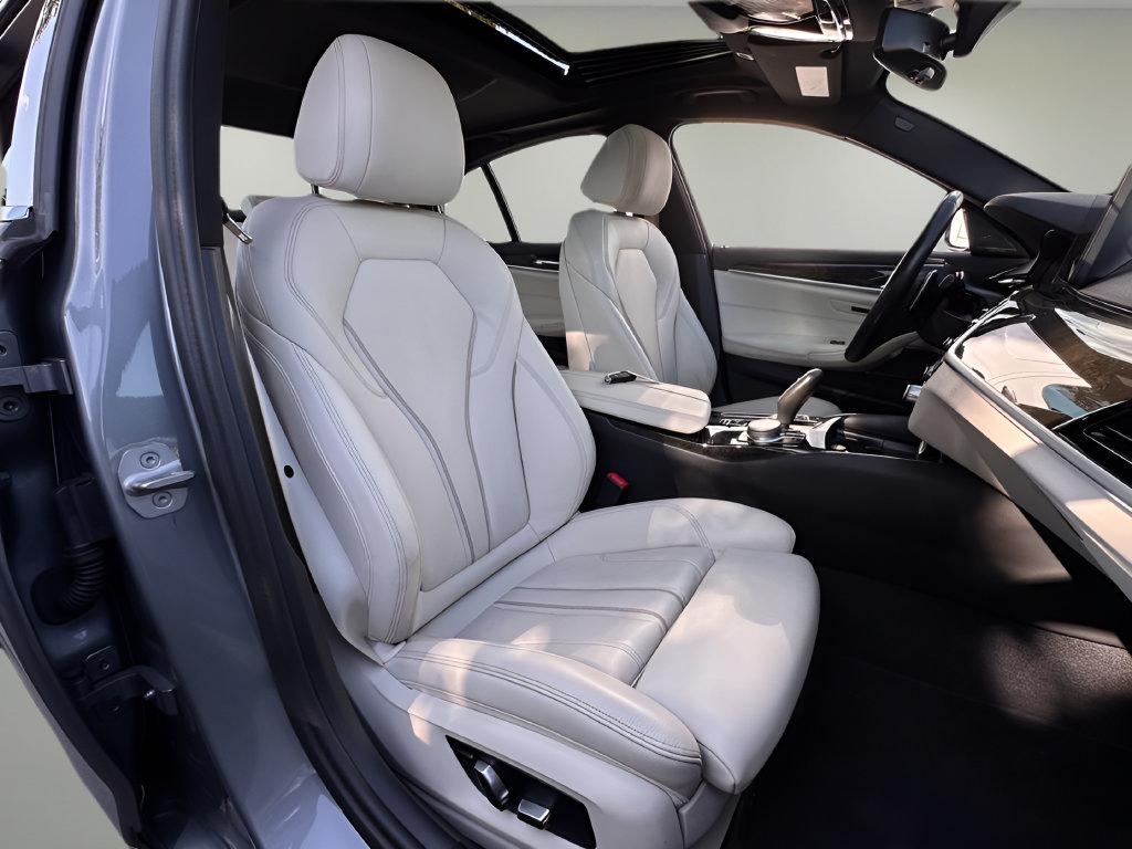 Used 2023 BMW 530i w/ Premium Package RWD image 23