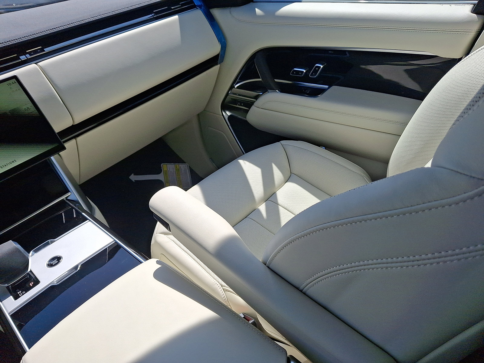 New 2026 Land Rover Range Rover SE AWD/4WD image 14