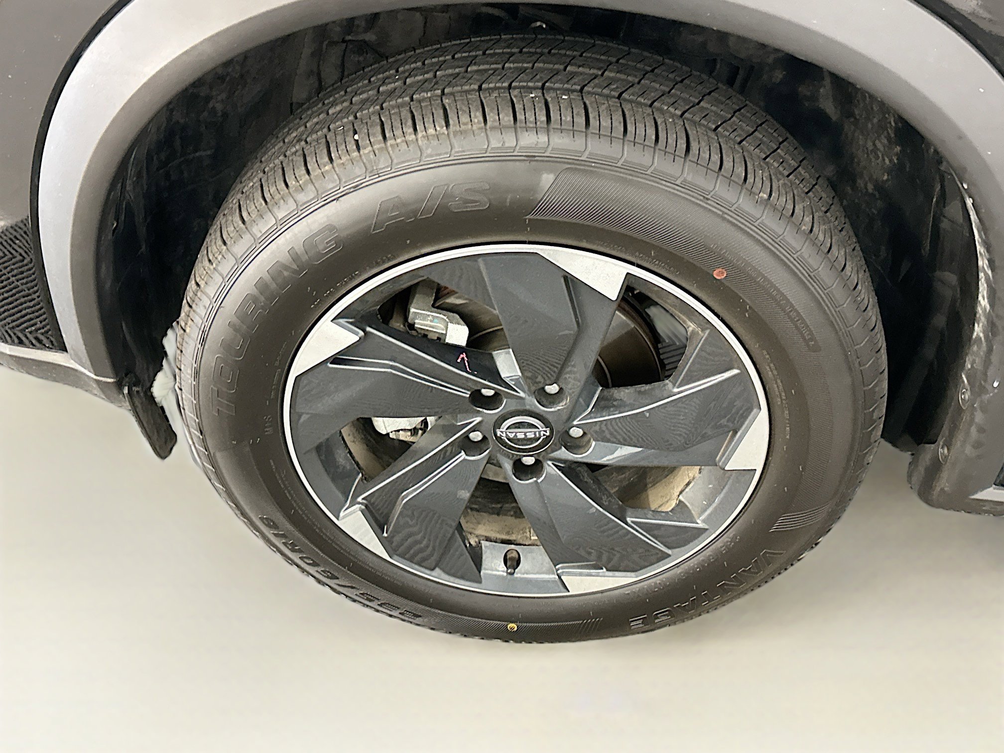 Used 2025 Nissan Rogue SV image 11