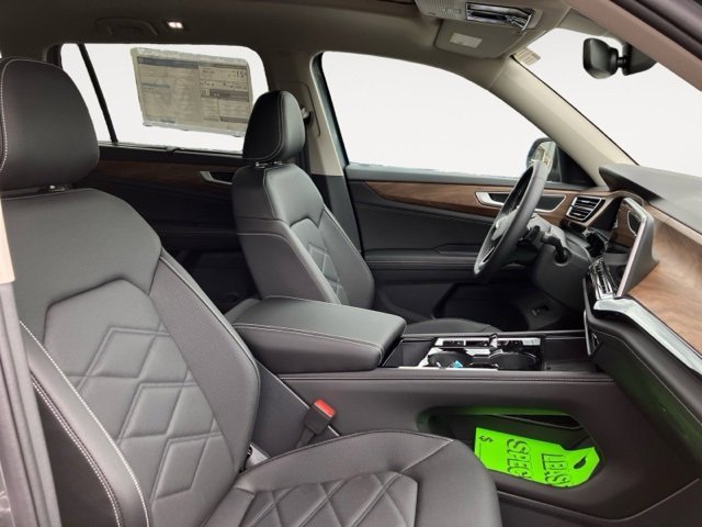 New 2025 Volkswagen Atlas SE image 12