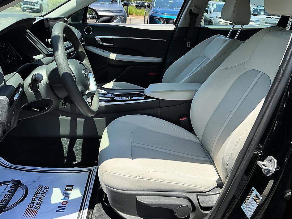 Used 2023 Hyundai Sonata SE w/ Preferred Accessory Package FWD image 12