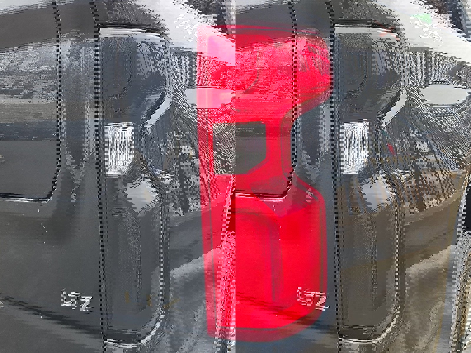 Used 2022 Chevrolet Silverado 1500 LTZ image 9