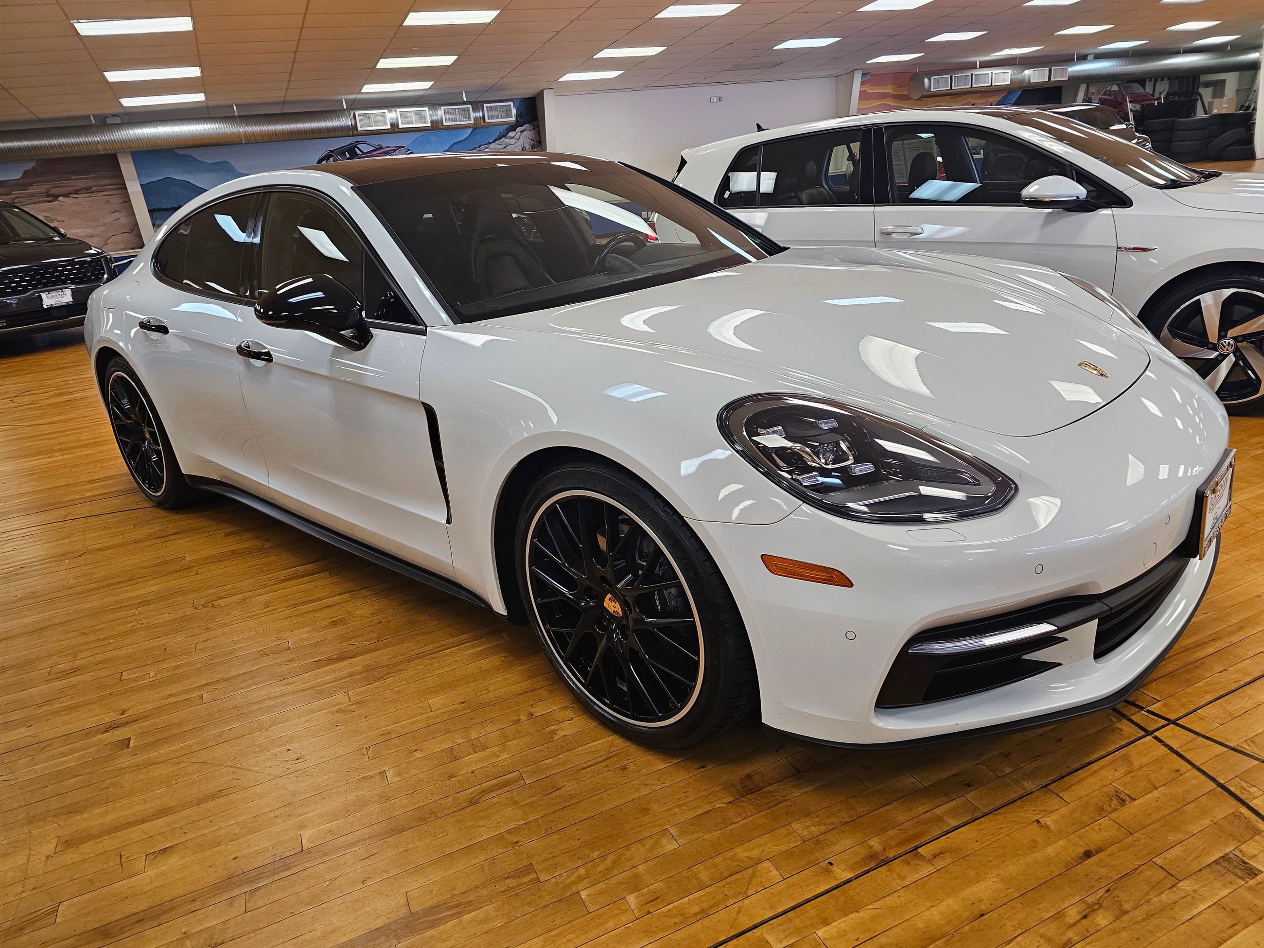 Used 2018 Porsche Panamera 4 w/ Premium Package Plus image 3