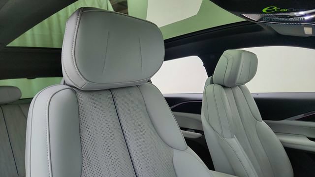 Used 2024 Cadillac Lyriq Luxury RWD image 24