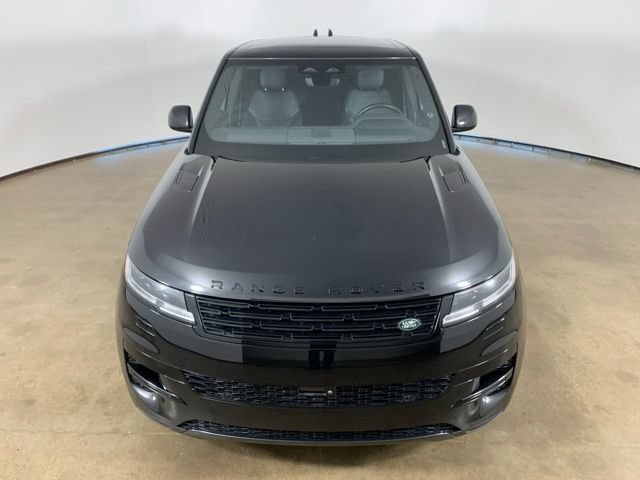 Used 2025 Land Rover Range Rover Sport SE AWD/4WD image 4