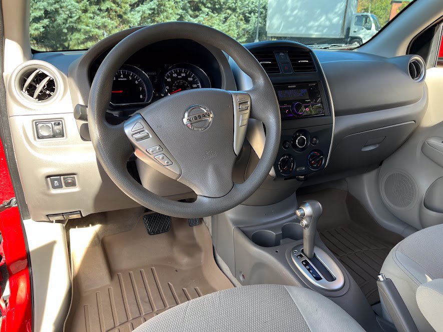 Used 2015 Nissan Versa SV FWD image 9