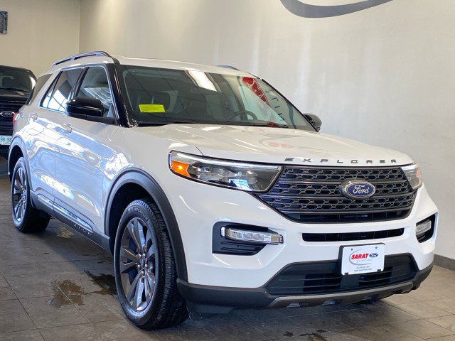 Used 2023 Ford Explorer XLT w/ Equipment Group 202A image 2