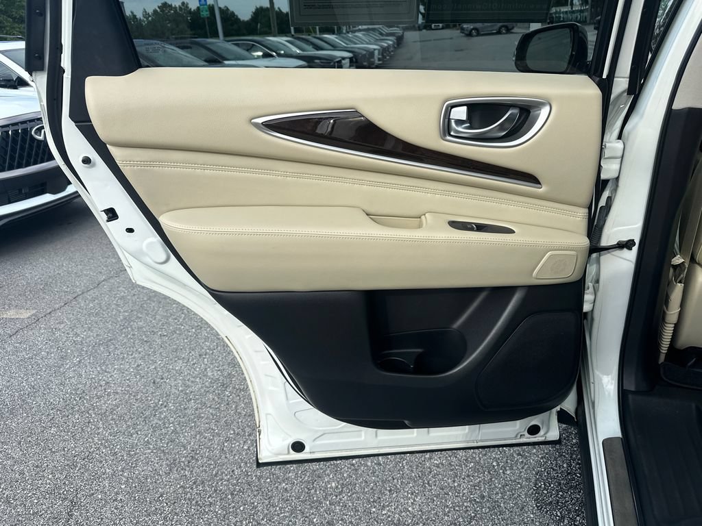Used 2019 INFINITI QX60 Luxe w/ Sensory Package AWD/4WD image 18