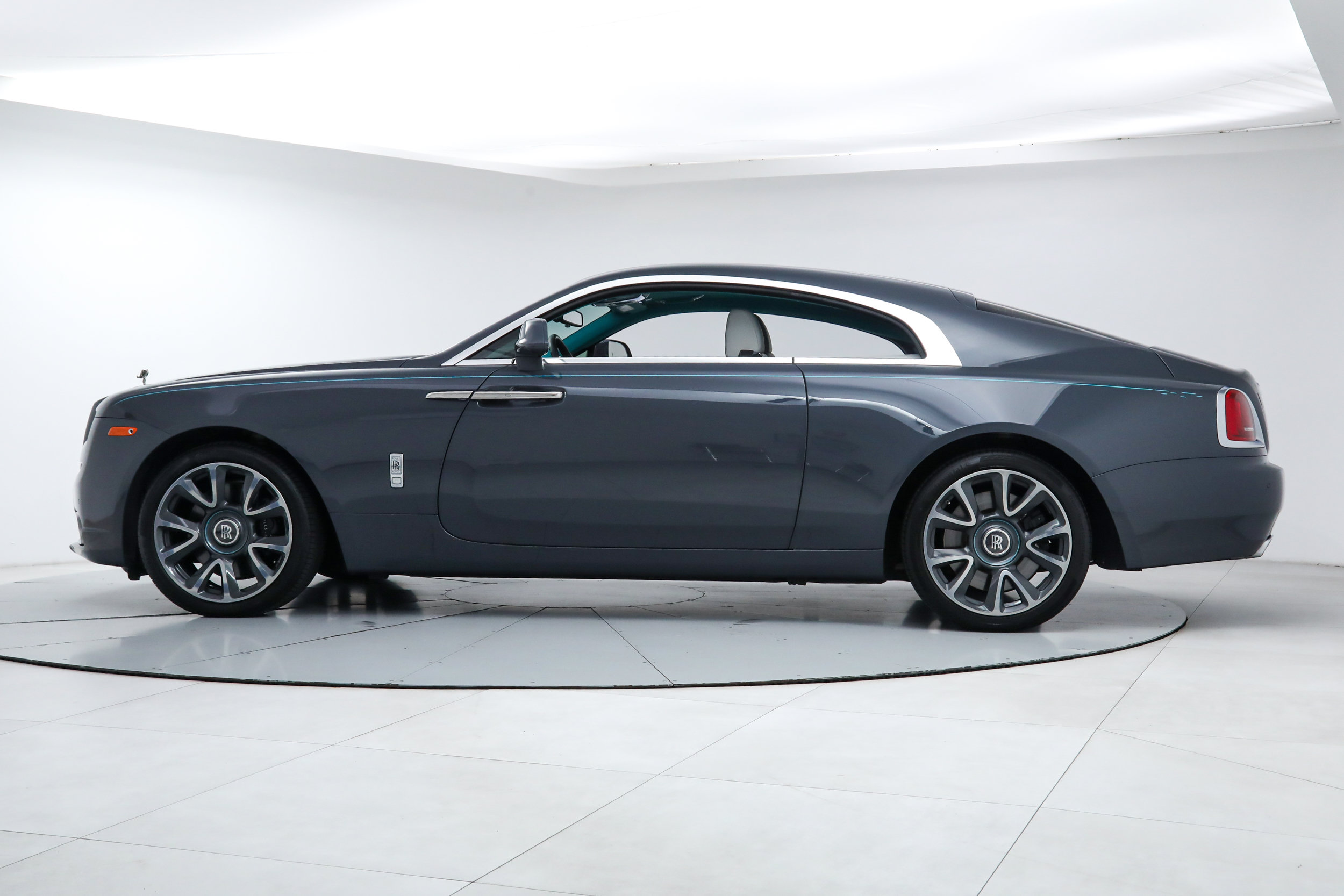 Used 2021 Rolls-Royce Wraith RWD image 2