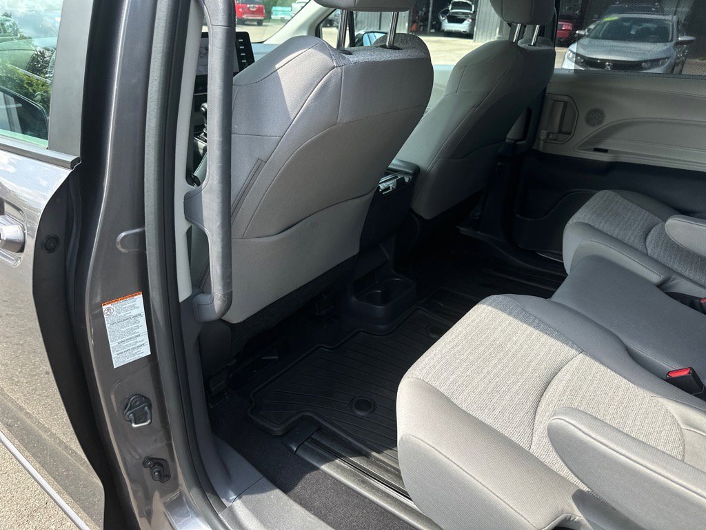 Used 2022 Toyota Sienna LE image 21