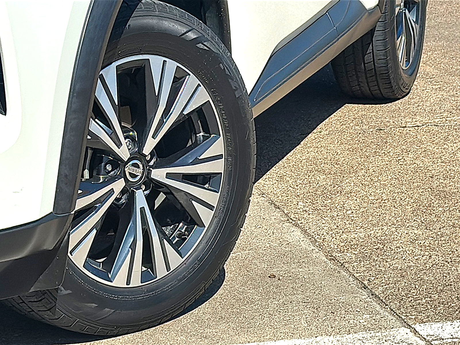 Used 2021 Nissan Rogue SV w/ Premium Package image 3