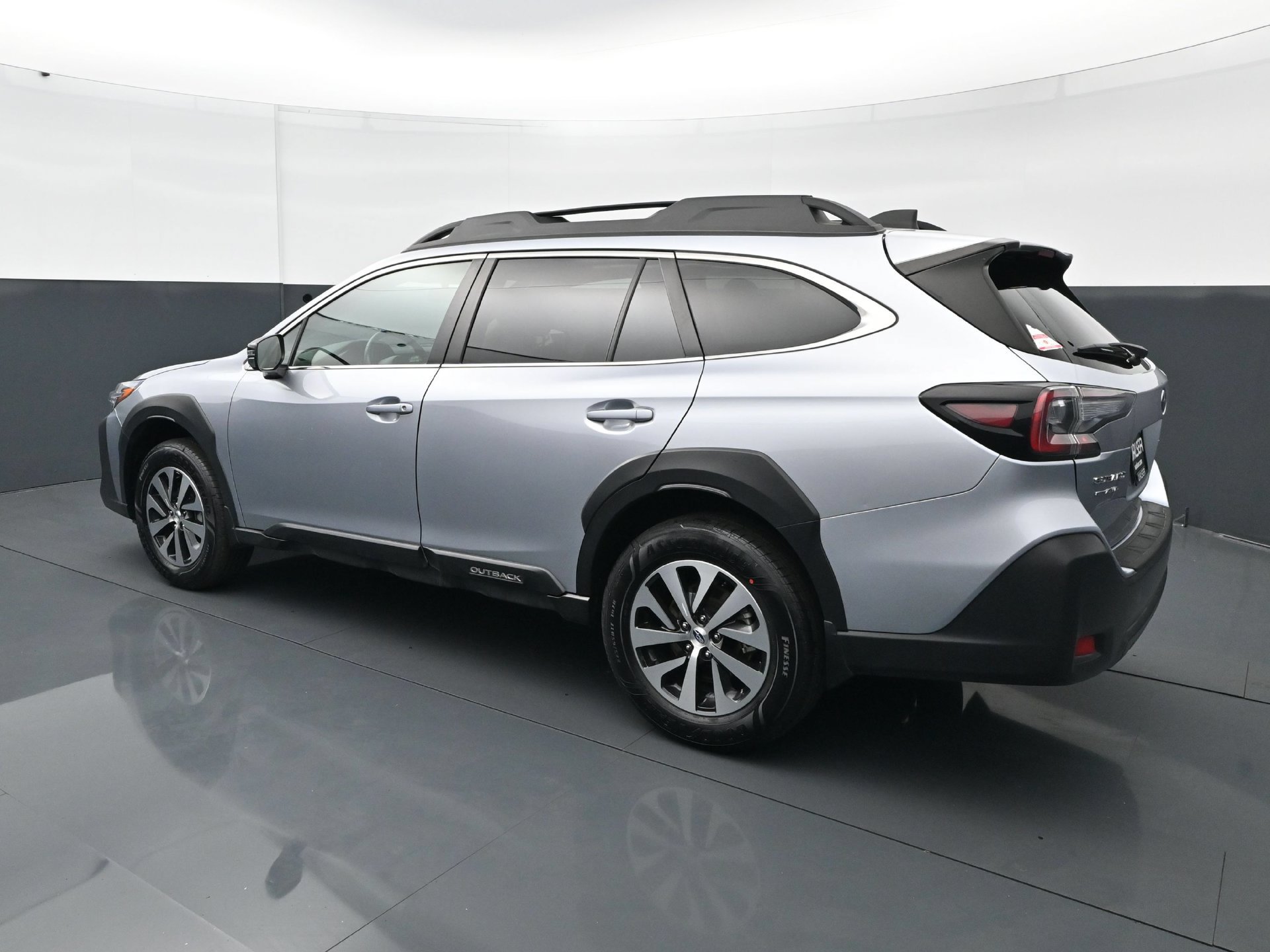 Used 2025 Subaru Outback Premium AWD/4WD image 4