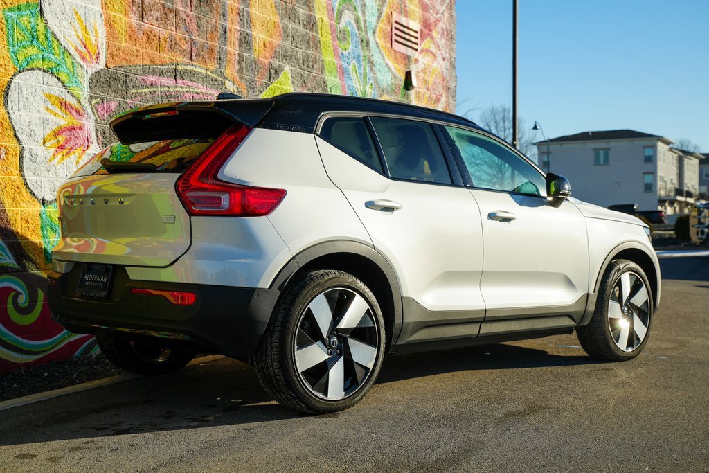 Used 2023 Volvo XC40 Recharge Ultimate image 9