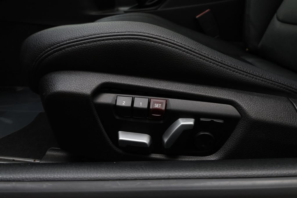 Used 2016 BMW M235i Coupe RWD image 15