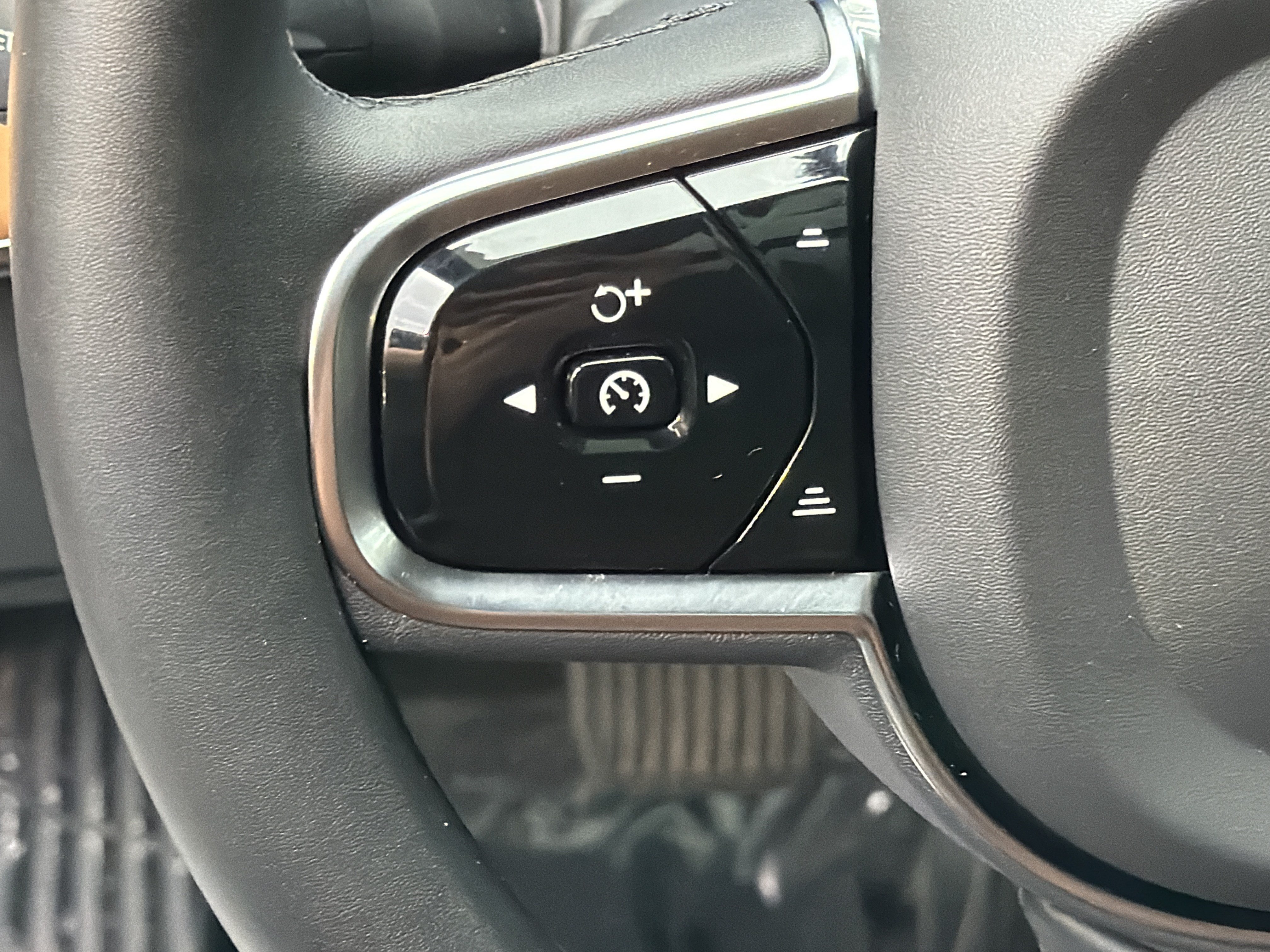 Certified 2024 Volvo XC90 T8 Plus w/ Protection Package Premier AWD/4WD image 19