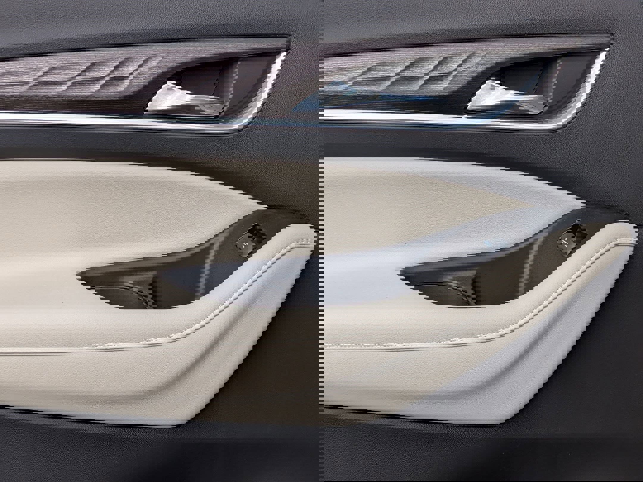 Used 2023 Buick Enclave Avenir w/ Avenir Technology Package image 28