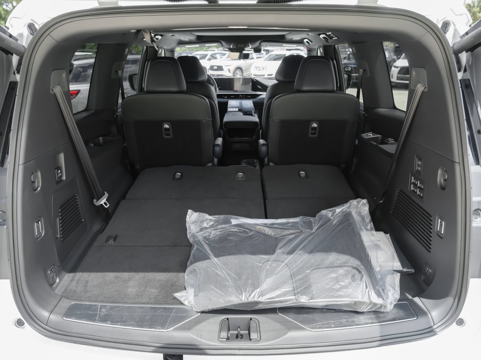 Certified 2026 INFINITI QX80 4WD w/ Sport Exterior Package image 40